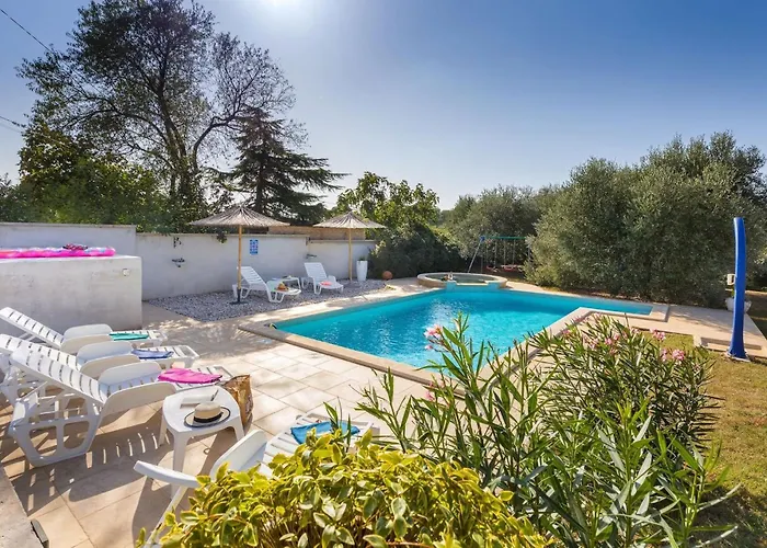 Sabi Relax Zone - Pool & Jacuzzi Apartment Pula